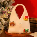 Festliche beige gestrickte Weihnachts-Geschenktasche mit Rentier- und Glocken-Patches - Gestrickte Champagner Cardigan-Tasche Rentier Glocke