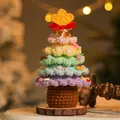 Handgefertigter bunter gehäkelter Weihnachtsbaum mit Sternspitze für festliche Dekoration - Fünfschichtiger Häkelstern / Hellviolett