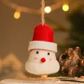 Feestelijke vilten sneeuwman bel hanger voor kerstboomdecoratie en kerstcadeaus - Sneeuwpop met Rode Hoed