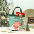 Kleine Weihnachts-Geschenktüte aus Leinwand mit Weihnachtsbär-Druck und roter Schleife - Dekor 1 (Schleife und Glocke) / Weihnachtsbär Grün (Dekor Typ 1)
