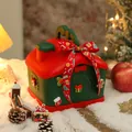 Festliche Spardose in Hausform und Geschenkbox in klassischen Farben Rot und Grün - Weihnachtsschneehaus (Basis) / Rotes Band