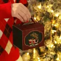 Festliche rote Weihnachtsgeschenkbox mit Griff und goldenem Merry Christmas Design - Quadratische Apfelbox / Rot
