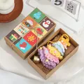Handgemachtes bunter Häkel-Weihnachtsbaum-Schmuckset in festlicher Geschenkbox - Stil E / Geschenkbox