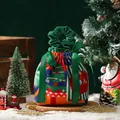 Festliche Weihnachtsgeschenktüte aus Samt mit Kordelzug und Schleife für Äpfel - Geraffter Handheld-Stil / Red Christmas Apple