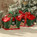 Weihnachts-Geschenkboxen und Sparschweine in Hausform in festlichem Rot und Grün - Weihnachtsschneehaus Aufkleber-Stil / Rotes Band