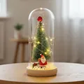Mini árbol de Navidad illuminado en cúpula de vidrio con Papá Noel sobre base de madera - Papá Noel B (Base de Madera) / Cúpula de plástico / Luz Cálida