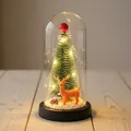 Mini árbol de Navidad luminoso en cúpula de vidrio con figura de ciervo decorativa - Reno (Base Negra) / Cúpula de plástico / Luz Cálida