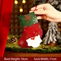 Feestelijke mini Kerstman kerstsok hangende decoratie en cadeauzakje voor feest - Kleine Rode Sok Kerstman