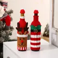 Housses de bouteille de vin de Noël tricotées avec motifs de renne et de lutin festifs. - Renne et Elfe aux Cloches