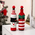 Housses de bouteille de vin de Noël tricotées avec motifs bonhomme de neige et lutin. - Bonhomme de Neige et Elfe aux Cloches