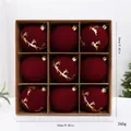 Set de 9 bolas de Navidad rojas flocadas de lujo con motivos de renos dorados en caja - Estilo Flocado (Modelo C) / 9 Piezas/Paquete / Burdeos