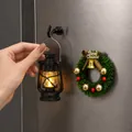 Set de imanes navideños para refrigerador con linterna vintage y corona con luz LED cálida - Juego de Guirnalda y Linterna