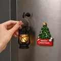 Imán decorativo de árbol de Navidad para nevera con mini linterna y luz LED cálida suave - Juego de Árbol Verde y Linterna