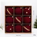Set de 9 bolas de Navidad flocadas burdeos con estrellas doradas en caja de regalo - Estilo Flocado (Modelo F) / 9 Piezas/Paquete / Burdeos