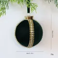 Lujosa bola de Navidad de terciopelo verde oscuro con detalles de diamantes y medidas - Tamaño 8cm / Cadena de Strass Verde Navidad