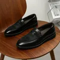 Mocassini da uomo in pelle nera con tomaia in pelo testurizzato e suola spessa in gomma - Nero