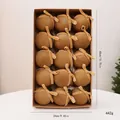 Set de 15 bolas de Navidad de terciopelo mostaza con lazos en una caja de regalo. - Estilo Lazo / 15 Piezas/Paquete / Caqui