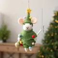 Schattig kerstornament van wolvilt muis in groen kerstboomkostuum met gouden bal - Pompom Kerstboom Muis (Stijl B) / Enkele OPP-zak / Fruitgroen