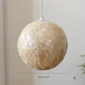 10 cm goldene Weihnachtskugel mit glitzernden Pailletten und Gitterstruktur - 10cm / Hellchampagner Gitter