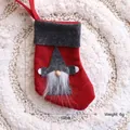 Kleiner roter Filz-Weihnachtsstrumpf-Anhänger mit Wichtel-Design für Baumschmuck - Weihnachtssocke - Weihnachtsmann