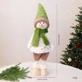 Staande pluche sneeuwpop met groene sjaal en muts voor Kerstmis - Snowman with Green Scarf