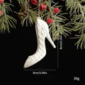 Elegante adorno de zapato de tacón blanco brillante para el árbol de Navidad - Tacones altos