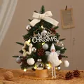 Kit de mini árbol de Navidad de mesa DIY con adornos de felpa blancos y luces LED 45cm - 45cm con Luces / Bebé de Hielo