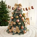 Elegante mini árbol de Navidad 40cm con bolas rosas y doradas para decorar mesa - Bellota Dorada (Con Luz)