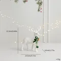 Weiße beflockte Weihnachtsrentier-Figur mit grüner Schleife und Glocken, Variante mit Maßen - Kleiner stehender Hirsch