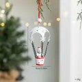 Schattige sneeuwpop in luchtballon, ijzeren kerstversiering voor aan de boom, wit en rood - Sneeuwpop Parachute (Wit IJzer) / Enkel Stuk