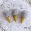 Handgefertigte graue Wollfilz-Eiswaffel-Anhänger für DIY-Weihnachtsbaumdekoration - Großes Eis / 3er Pack / Grau