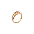 Gedetailleerde close-up van een goudkleurige ring met roos en mooie bamboe-elementen - Maat 7 / Roos Bamboe Stijl / Goud (SRH0064)