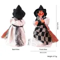 Bambola decorativa strega di Halloween con scopa, vista frontale e posteriore, 20 cm - Strega - Gonna a Quadri Bianco e Nero