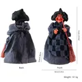Decorazione statuetta strega di Halloween con scopa, 20 cm, viste frontale e posteriore - Strega - Gonna a Quadri Nero e Grigio