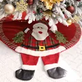 Jupe de sapin de Noël rouge avec motif Père Noël en peluche pour décor de fêtes. - Père Noël aux Longues Jambes
