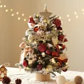 Mini árbol de Navidad de mesa con efecto nieve, luces LED y elegantes adornos rosas - 45cm con Luces / Caballero Dorado Champán Nevado