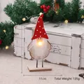 Lichtgevende houten kerstkabouter met rode stippenhoed en een donzige witte baard - Grote Kerstkabouter