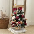 Mini albero di Natale illuminato da 45 cm con fiocchi rossi e palline - Albero PE Fioccato Illuminato Pacchetto Casa Rossa