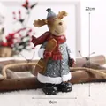 Figurine de renne de Noël avec écharpe rouge et traîneau, décor de 22 cm de haut - Grand Élan en Skateboard