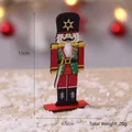 Handgemaakte houten kerstnotenkraker soldaat figuur, 15 cm kerst tafeldecoratie. - Walnut soldier-lifting sword
