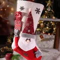 Grande chaussette de Noël en tricot blanc avec Père Noël 3D et décoration cadeaux 48cm - Père Noël Boîte Cadeau