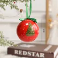 Bola de Navidad roja festiva con estampado de árbol de 8 cm y 11 g de peso total - Árbol de Navidad Fondo Rojo