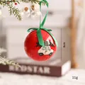 Bola de Navidad roja con gráfico de coche vintage y cinta verde, 8 cm de diámetro - Rojo con coche blanco