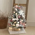 Mini albero di Natale in PE da 45cm con luci, fiocchi rosa e ornamenti - Albero di Natale Innevato PE con Luci [Set Renna Oro Rosa 45cm]