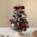 Albero di Natale innevato da 90 cm per tavolo con fiocchi rossi e luci LED calde - Albero di Natale LED PE Innevato (Tema Bacche) / 90cm