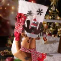 Grande chaussette de Noël en tricot blanc avec renne en peluche et décor de cadeaux - Élan Boîte Cadeau