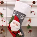 Chaussette de Noël en feutre gris avec applique Père Noël 3D, 42cm - Gris Père Noël