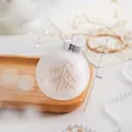 Witte glitter kerstbal met boompatroon, 8 cm diameter, feestelijke kerstversiering - 8cm / Gematteerde Kerstboom