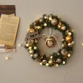 Squisita ghirlanda di Natale verde decorata con ornamenti d'oro e luci fatate a LED - Gold Acorn Style / Misura 30cm