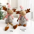 Plüsch-Weihnachtsrentier-Ornamente mit Schneeflocken-Mützen und Schals in zwei Größen - Plüschtier / Set aus stehendem Rentier und sitzendem Rentier